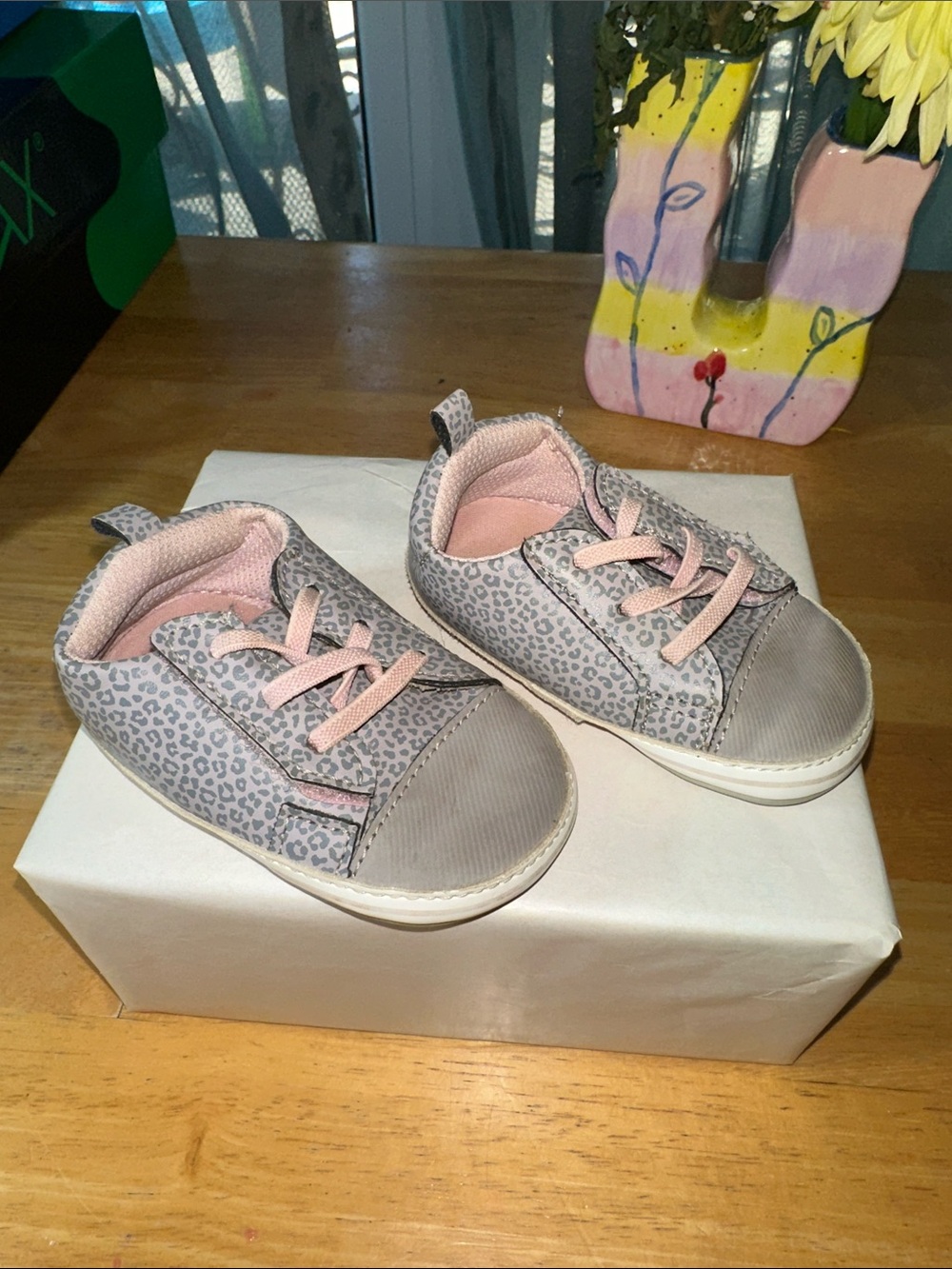 🤩Stride Rite Toddler Gray Leopard Sneakers with Pink Accents. 🎁3